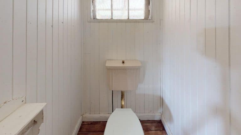 SIR-WILLIAM-Bathroom(1)