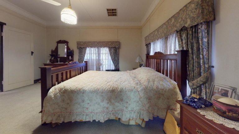 Barrington-Manor-Bedroom(3)