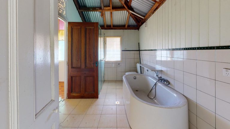 North-arm-Yandina-Creek-Rd-Bathroom