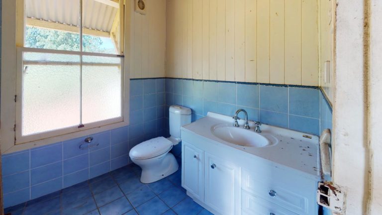 North-arm-Yandina-Creek-Rd-Bathroom(1)