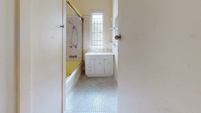 Wavell-Heights-Bathroom