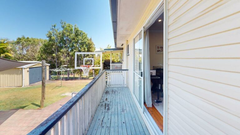 Honeysuckle-Kedron-Balcony